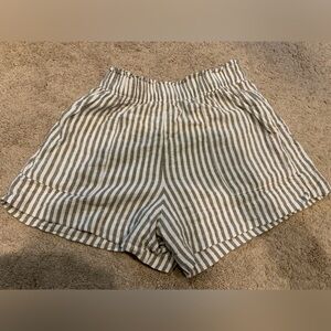Women’s Abercrombie linen blend shorts